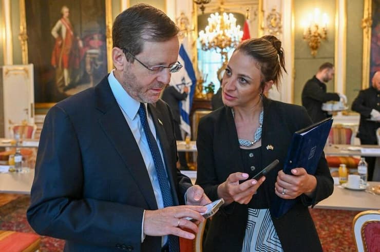 דיקלה כהן שינפלד עם הנשיא יצחק הרצוג