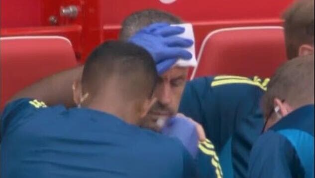 ברבוסה מקבל טיפול על הספסל (צילום מסך) ברבוסה מקבל טיפול על הספסל