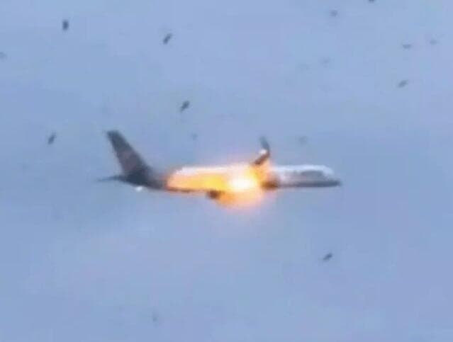 "פתאום שמענו רעש חזק - ולהבות התחילו לצאת מהמנוע" מנוע של מטוס התפוצץ בטיסה מיוון לגרמניה