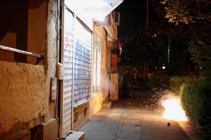 סרביה בלגרד מהומות הפגנות נגד מפלגת השלטון