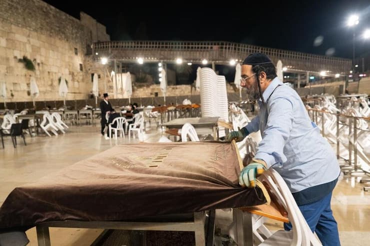 לילה בכותל המערבי