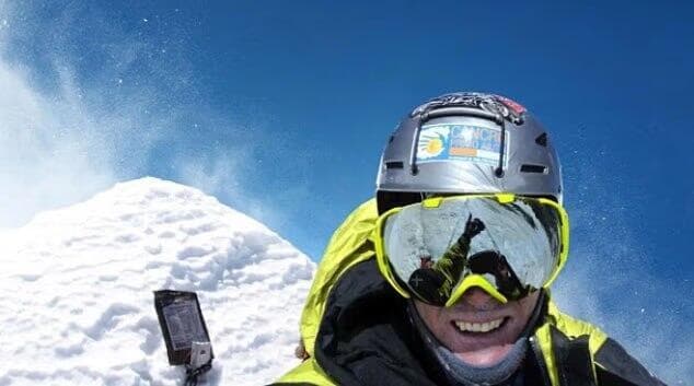 מרקו קונפורטולה מטפס הרים מ איטליה תמונה לכאורה מ פסגת הר להוטסה טענות ל זיופים