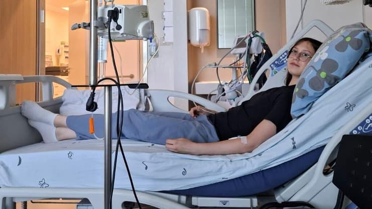 "היא ראתה שחור במהלך אימון ספורט, וזה הדליק לי את כל הנורות האדומות שאפשר". מיכל כרמל ורסנו בבית החולים שניידר (צילום: אלבום פרטי) מיכל כרמל ורסנו בבית החולים שניידר
