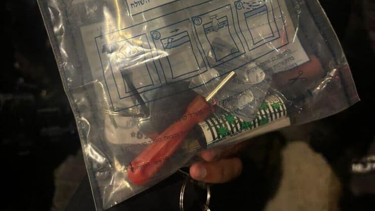 הכלי שבאמצעותו עפ"י החשד ניקב החשוד את צמיגי האוטובוס