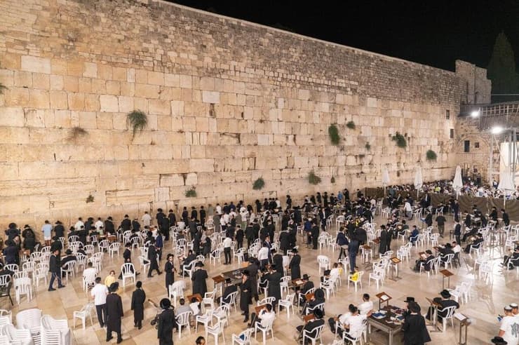 לילה בכותל המערבי