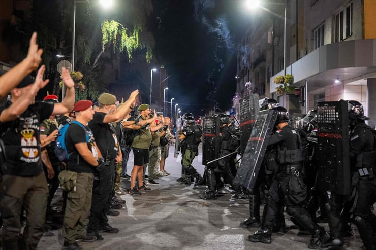 סרביה בלגרד מהומות הפגנות נגד מפלגת השלטון