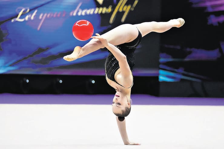 תוצאות יפות בבוגרות - בגיל 16. מיטל סומקין (צילום: צילום: Ulrich Fassbender, באדיבות איגוד ההתעמלות בישראל) מיטל סומקין