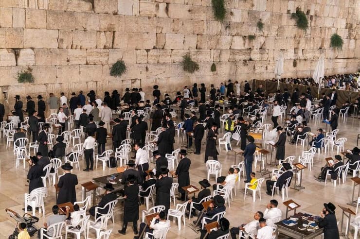 לילה בכותל המערבי