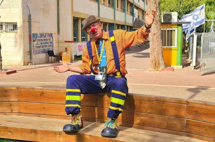 "נולדתי להצחיק". שולי ויקטור    