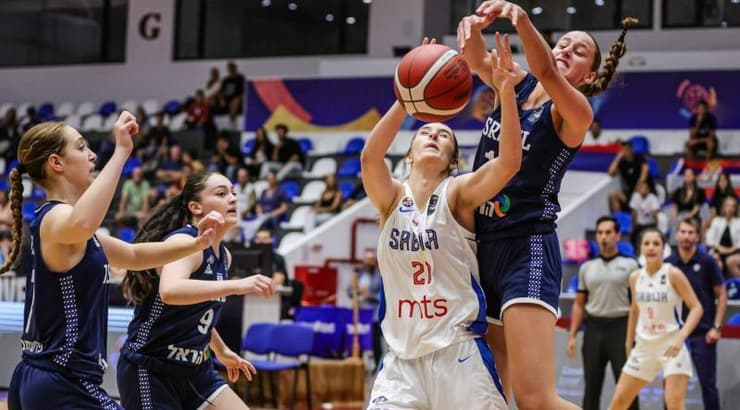 הישראליות חוסמות את יובאנה איליץ' בדרך לסל