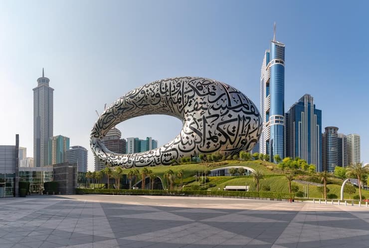 לא רק מגדלים. עצים בדובאי