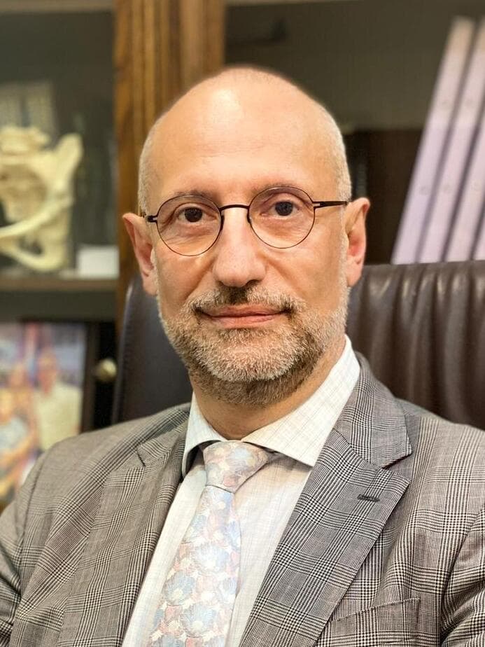 ד"ר ואדים בנקוביץ' אורתופד מומחה להחלפת מפרק אסותא