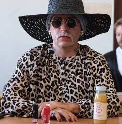 גרמניה ניאו נאצי מזדהה כאישה וירצה עונש מאסר בכלא לנשים