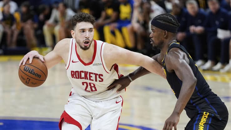 יכול להיות אחד מעמודי התווך של ה-NBA בעשור הקרוב. שנגון מול ג'ימי באטלר (AP Photo/Godofredo A. Vásquez) שחקן יוסטון רוקטס אלפרן שנגון מול שחקן גולדן סטייט ווריורס ג'ימי באטלר