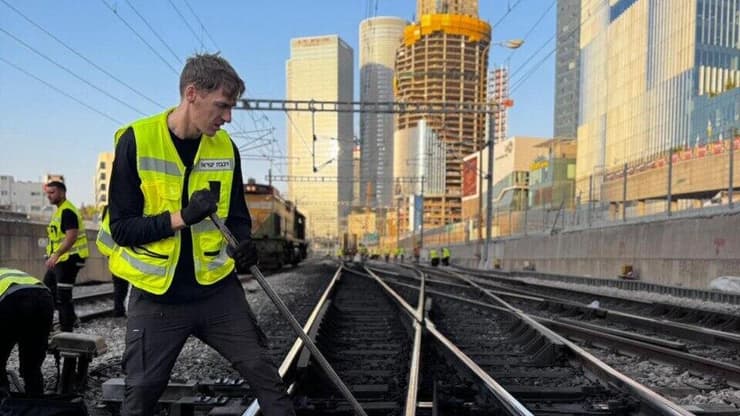 עבודות הבטיחות מהבוקר על מסילות הרכבת