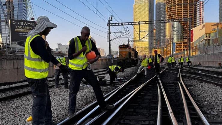 עבודות הבטיחות במסילת הרכבת (צילום: רכבת ישראל) עבודות הבטיחות מהבוקר על מסילות הרכבת
