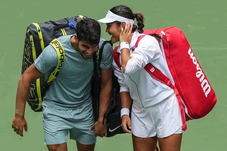 רומן? אנחנו לא היינו פוסלים זאת על הסף (צילום: AP Photo/Yuki Iwamura) קרלוס אלקראס אמה רדוקאנו