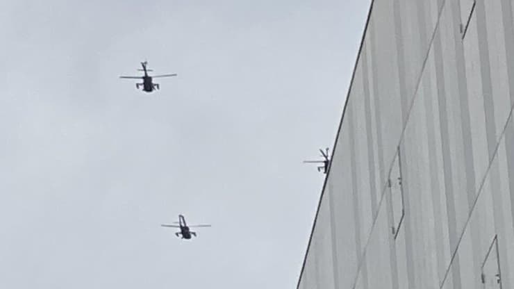 מסוקי קרב בשמי הרצועה לאחר מתקפת הפתע מסוקי קרב בשמי רצועת עזה לאחר מתקפת פתע של מחבלי חמאס