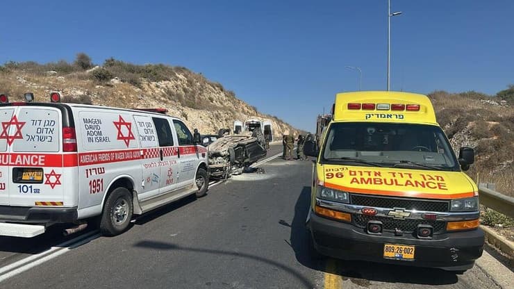 צילום: תיעוד מבצעי מד"א זירת תאונת הדרכים בכביש 611