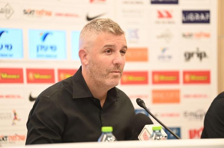 "להיות דומנינטיים". םרימור (צילום: יאיר שגיא) מסיבת עיתונאים הפועל ת"א פתיחת עונה גיא םרימור