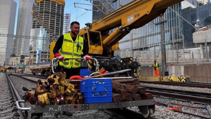 עבודות תיקון הרכבת 