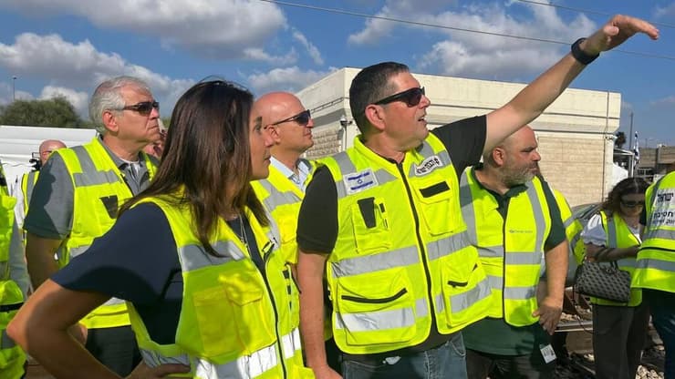 מירי רגב בסיור במסילה המשובשת