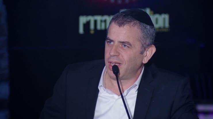 "המזל שלו ושל אשתו וילדיו זה שהוא חרדי ודתי, אחרת הוא היה האיש הכי ציני בארץ". יובל סטופל (צילום: אסף קליין, רואים את הקולות) יובל סטופל