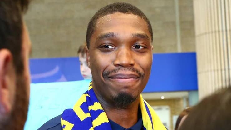 "שמח להיות כאן". לוני ווקר (צילום: מכבי ת"א) לוני ווקר