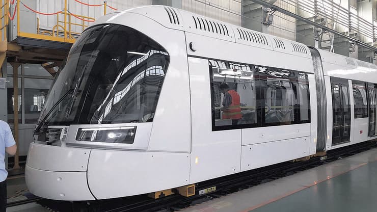 קרונות הרכבת הקלה ב תל אביב  חברת נתי