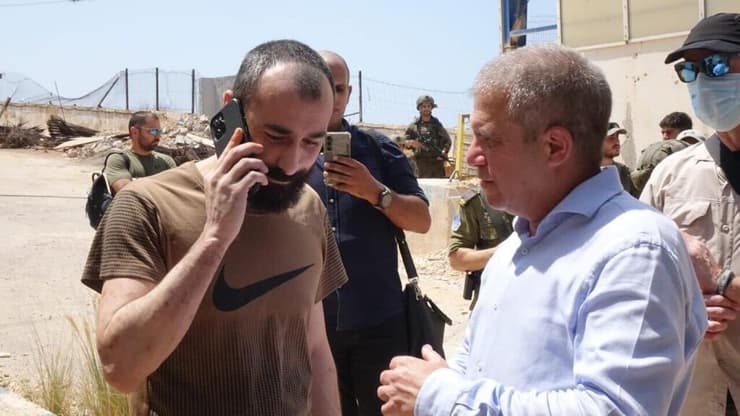 סאלח אבו-חסיין, אזרח ישראלי שהיה כלוא בלבנון במשך כשנה הושב  לישראל