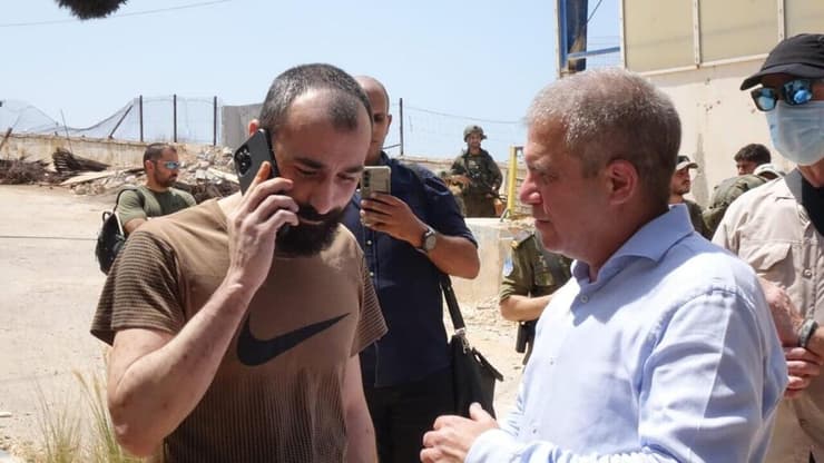 סאלח אבו-חסיין, אזרח ישראלי שהיה כלוא בלבנון במשך כשנה הושב  לישראל