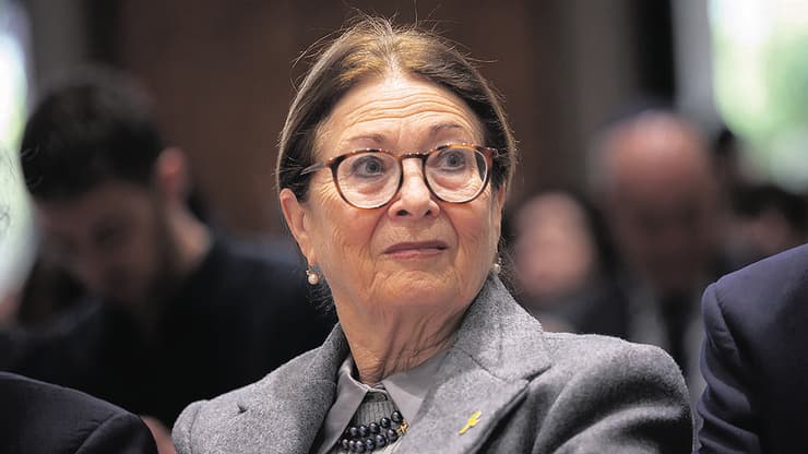 אסתר חיות נשיאת בית ה משפט ה עליון ב דימוס טקס השבעה של שלושים ו חמישה שופטים חדשים ב בית ה נשיא ב ירושלים