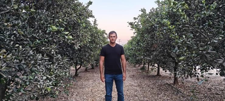 דניאל קלוסקי, מזכיר ארגון מגדלי ההדרים (צילום: עידו קלוסקי) דניאל קלוסקי, מזכיר ארגון מגדלי ההדרים