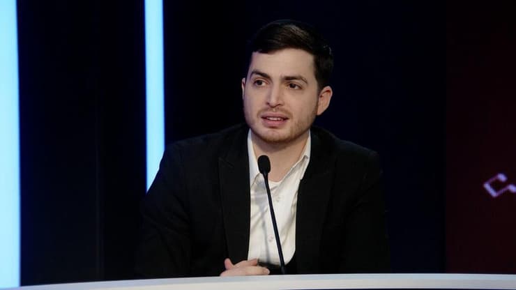 מזוכה בתוכנית - לאחד משופטיה. משה קליין (צילום: אסף קליין, רואים את הקולות) משה קליין