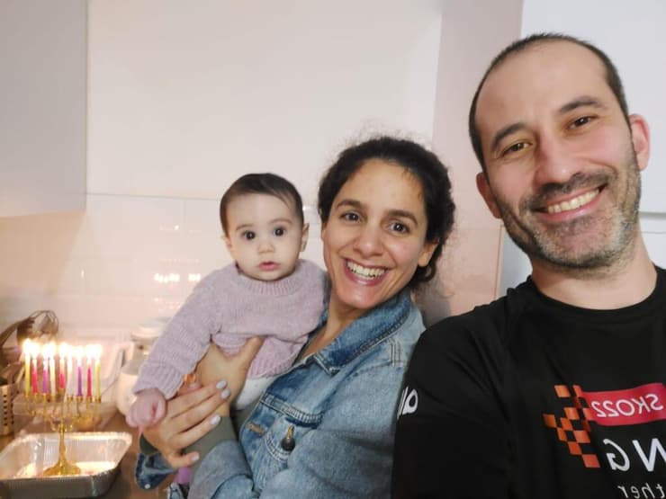 "זה לא משנה על מה מדברים כי הכל עניין של כימיה. התוכן הוא פחות חשוב", אלכס ונוי עם ביתם ארבל (צילום: באדיבות המצולמים) אלכס ונוי עם ביתם ארבל