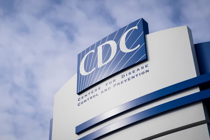 לפי ה-CDC, מספר ההדבקות בקורונה עולה או צפוי לעלות כמעט בכל מדינות ארה"ב (צילום: Shutterstock) cdc