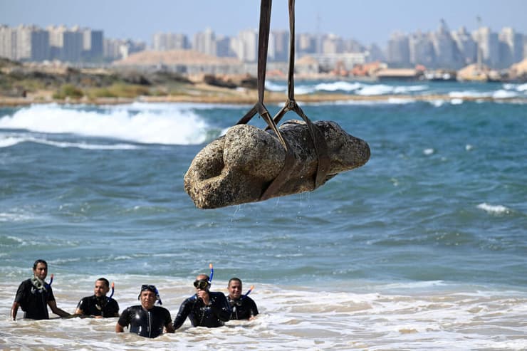 הפסלים הם בני כ-2,000 שנה