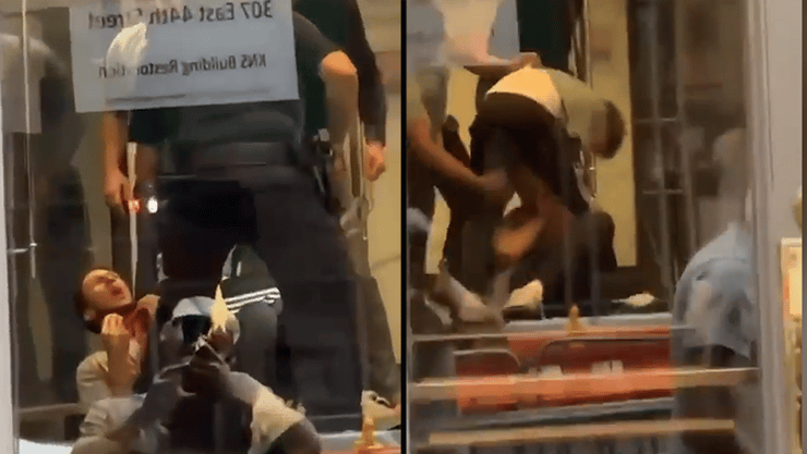 ניו יורק ארה"ב תיעוד מ-20 באוגוסט שבו נראים מפגינים פרו-פלסטינים נגררים לתוך נציגות מצרים באו"ם ומוכים