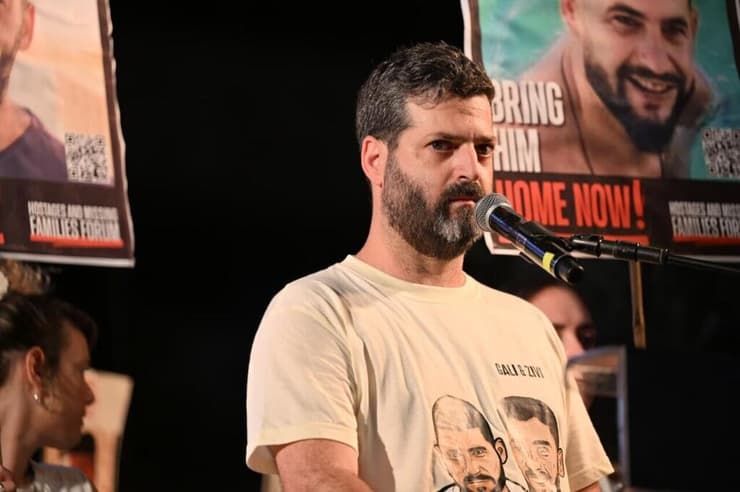 לירן ברמן. "ראש הממשלה: נמאס לנו מ'אני הנחיתי', קצנו ב'אני הוריתי', אל תנחה, אל תורֶה, אל תפקוד – תעשה! תביא אותם הביתה, את כולם" (צילום: פאולינה פטימר) לירן ברמן