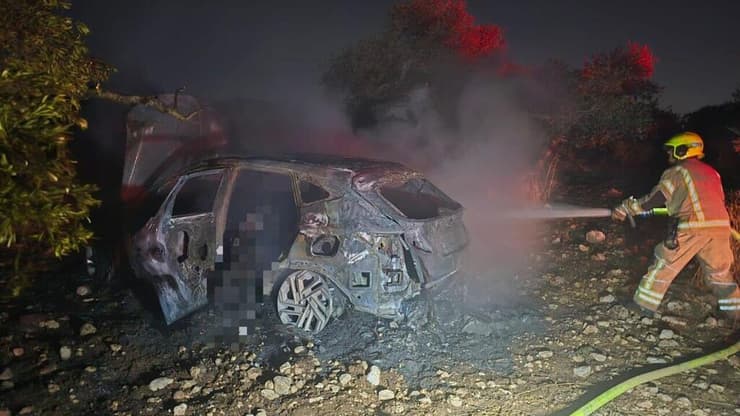 הזירה ביער חורשים (צילום: כבאות והצלה לישראל מחוז מרכז) שתי גופות אותרו ברכב בוער ביער חורשים