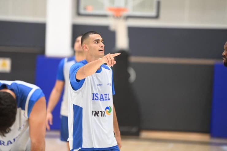 שחקן נבחרת ישראל בכדורסל ים מדר