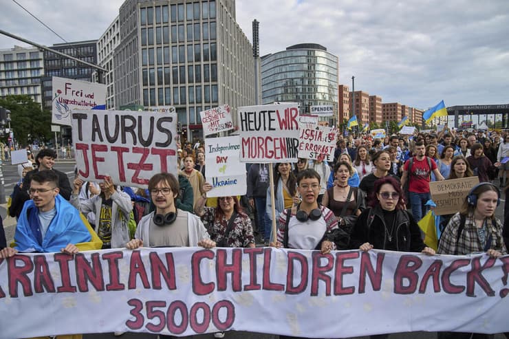 מציינים ב ברלין את יום העצמאות של אוקראינה