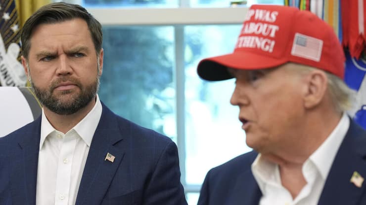 נשיא ארה"ב טראמפ עם סגן הנשיא ג'יי די ואנס 22 באוגוסט