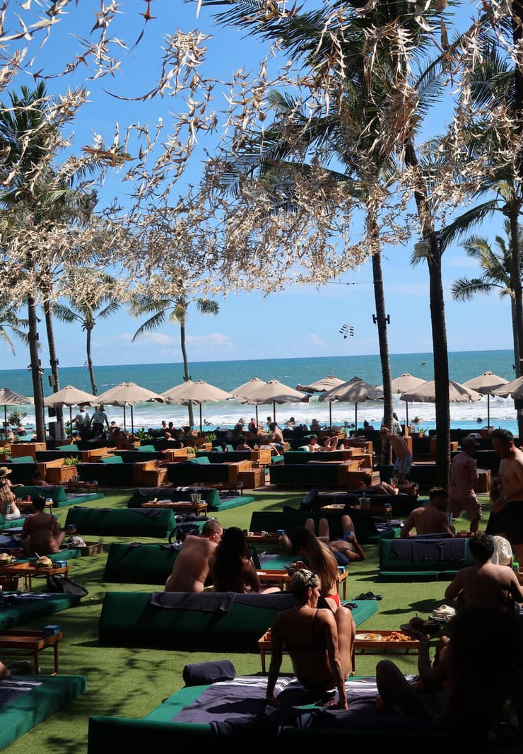 ביץ׳ קלאב באינדונזיה (צילום: דני סיני) ביץ׳ קלאב באינדונזיה