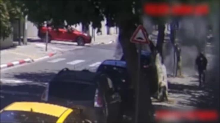 תיעוד: השלכת הרימון רסס לעבר בית בהרצליה  ב-6.7