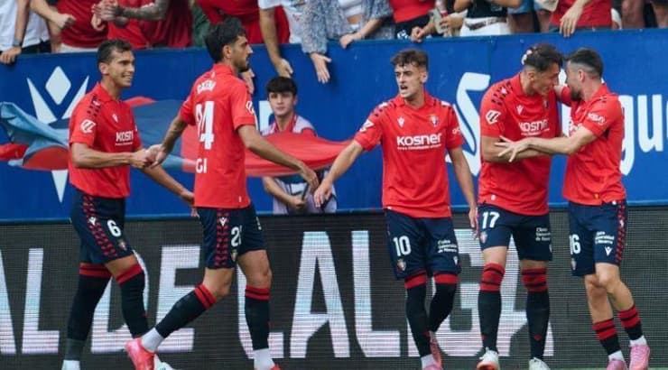 שחקני אוססונה חוגגים את שער היתרון (La Liga) שחקני אוססונה חוגגים את שער היתרון