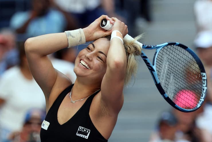 זרזואה מאושרת (צילום: REUTERS/Mike Segar) רנטה זרזואה