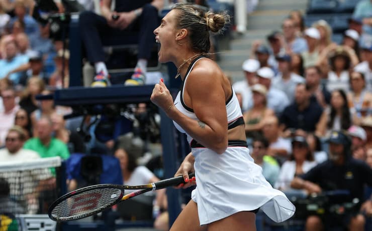 שאגת הניצחון הראשון. סבאלנקה (צילום: TIMOTHY A. CLARY / AFP) ארינה סבאלנקה