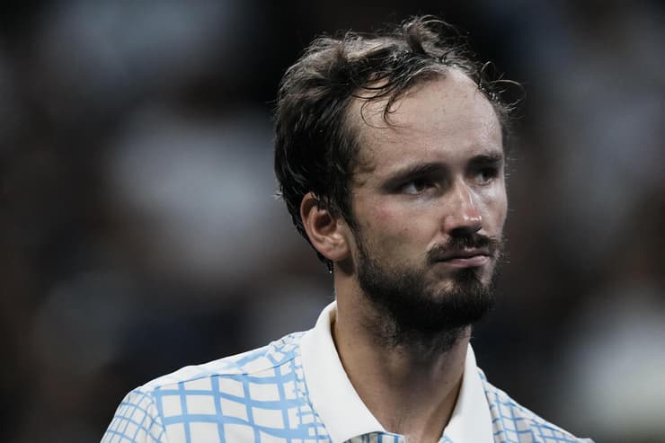 הודח בתום דרמת ענק. דניל מדבדב (REUTERS/Eduardo Munoz) הטניסאי הרוסי דניל מדבדב