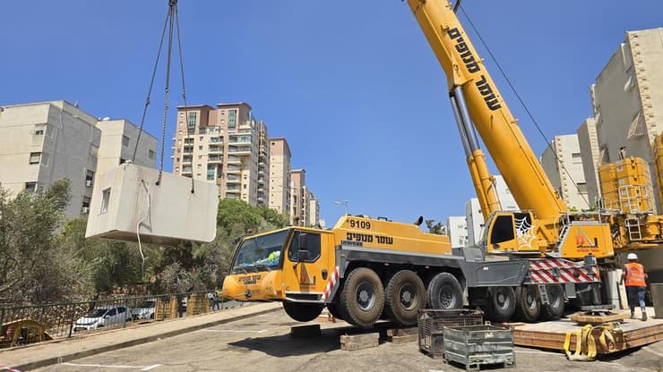 קומת ממ"דים החלה לשקוע בבניין מגורים בחיפה